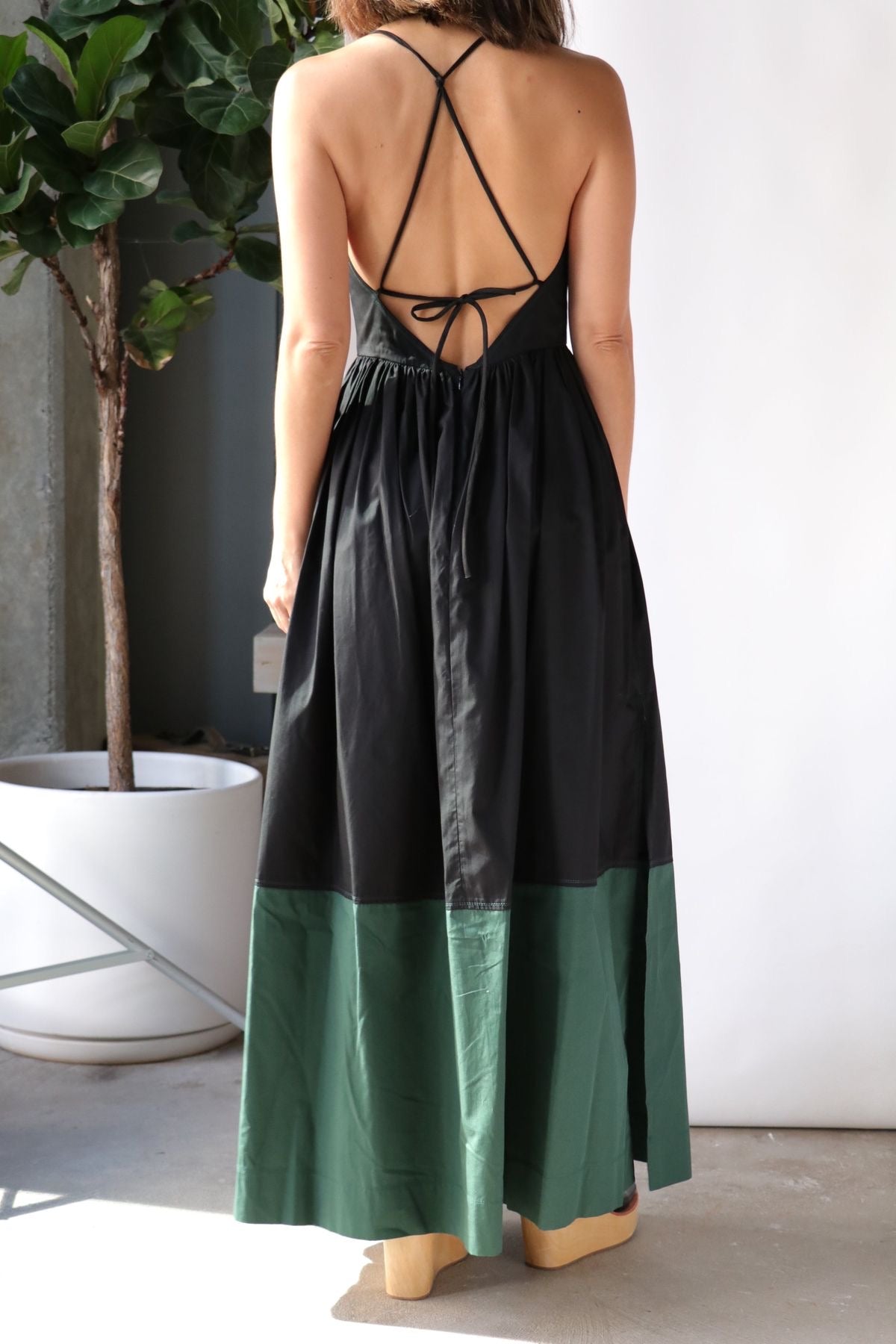 Backless cotton dress